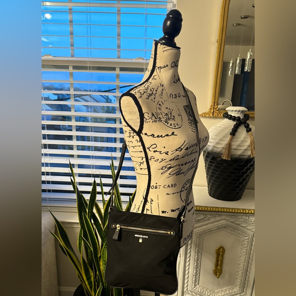 Michael Kors Crossbody Bag - Picture 3 of 10